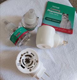TriOak Calming Pheromone Diffuser Kit for Cats