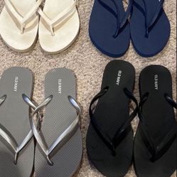 Flip Flops (Old Navy Size 9/10 Barely Worn )  All 4 For 15.00 Dollars 