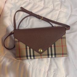 Hannah ev vintage burberry purse