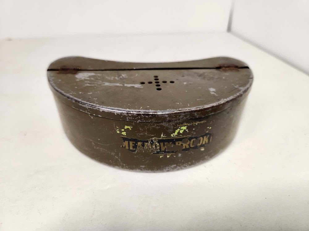 Vintage Meadow Brook Belt Bait Box Green Metal Fishing