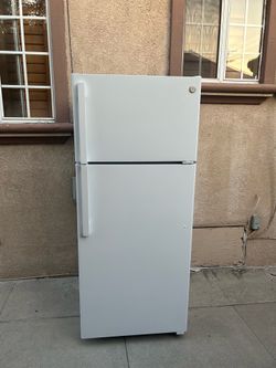 3 MONTHS WARRANTY 28x29x67 GE FRIDGE WHITE 18cuft