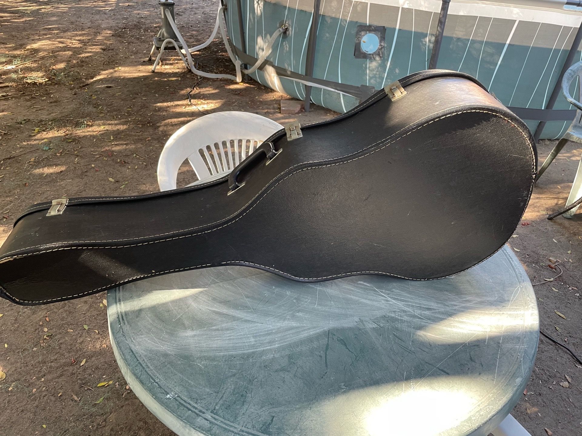 Vintage guitar case