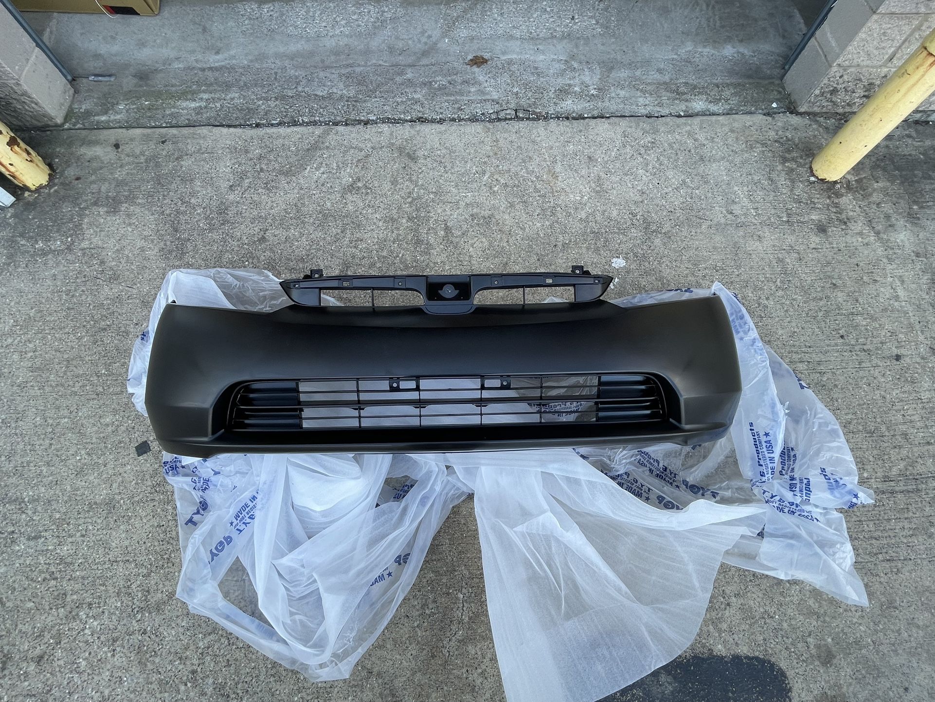2006, 2007, 2008 Honda Civic Front Bumper ( New Car Parts )