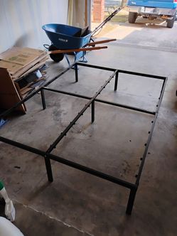 Foldable queen size bed frame