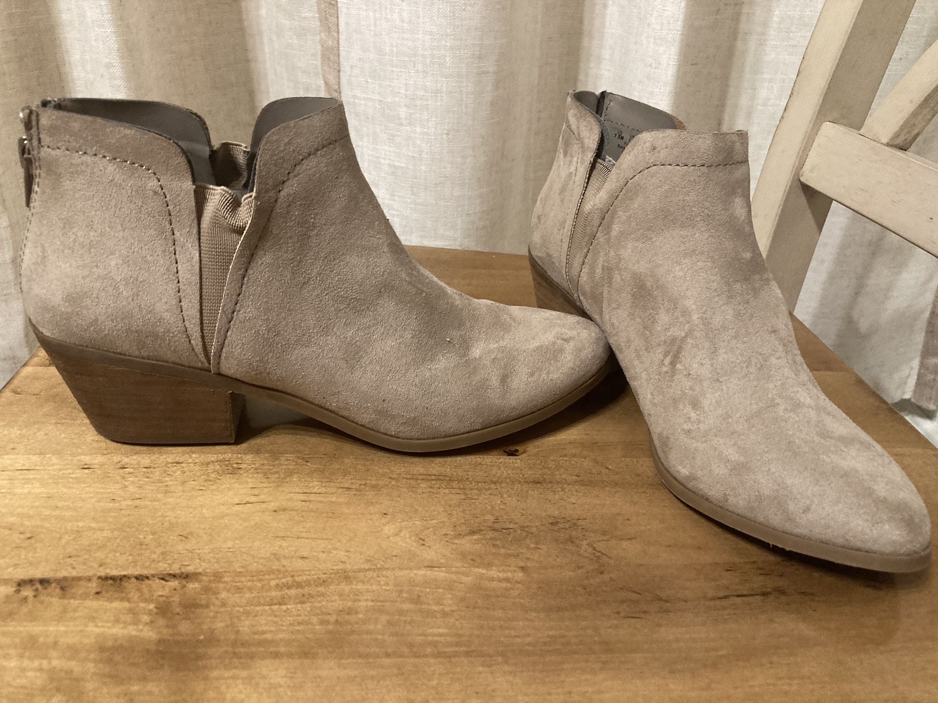 Woman’s Carlos Santana Ankle Suede Boots