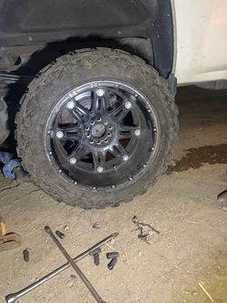Off-Road Wheel and Mud Terrain Tire