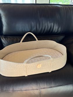 Baby bassinet/changer