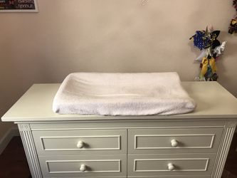 Baby changing pad with cover
