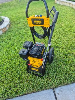Pressuwasher Dewalt 34000psi 2.5gpm used Almost new everything is working casi nuevo trabajando muy bien