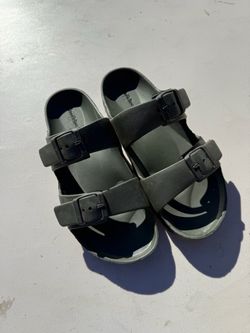 Men’s Green Double Strap Buckle Sandals