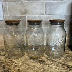 Quart Size Mason Jars With Wood Lid (3)