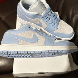 Woman's Air Jordan 1 Low Size 8.5 