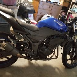 Motorcycle ( Kawasaki Ninga)