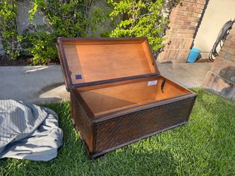 Pottery Barn Espresso Rattan Storage Trunk / Coffee Table