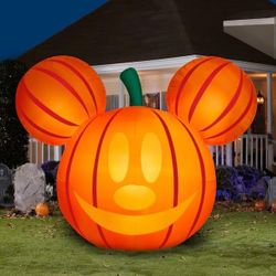 Disney  Mickey mouse inflatable Halloween 8 ft
