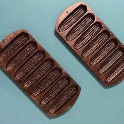 LODGE Vintage Cast Iron 7 Cornbread Muffin Mold Pan #2702 USA Made