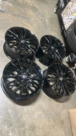 18” Toyota rims gloss black ,,,, firm price,,,,
