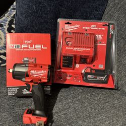 Milwaukee M18 FUEL GEN-2 18V 1/2 in. Impact Wrench + Battery Kit