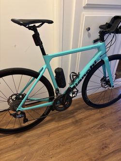 2022 Bianchi sprint Full carbon Road bike size 55
