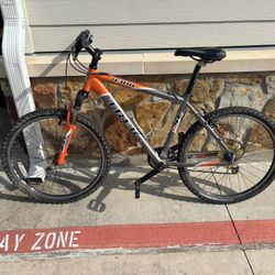 Trek 4300 mountain bike