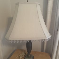 🛋️ Vintage Table Lamp – $5
