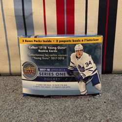 100+ Hockey Trading Cards