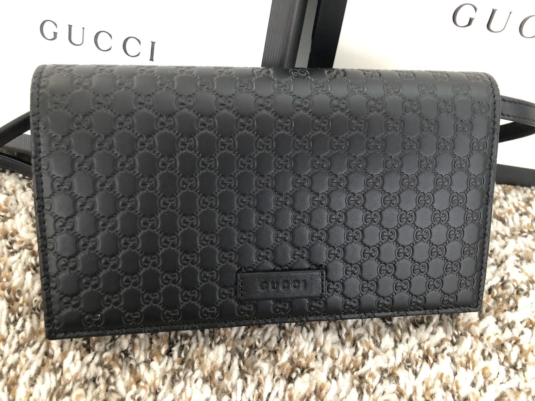 GUCCI WALLET ON CHAIN