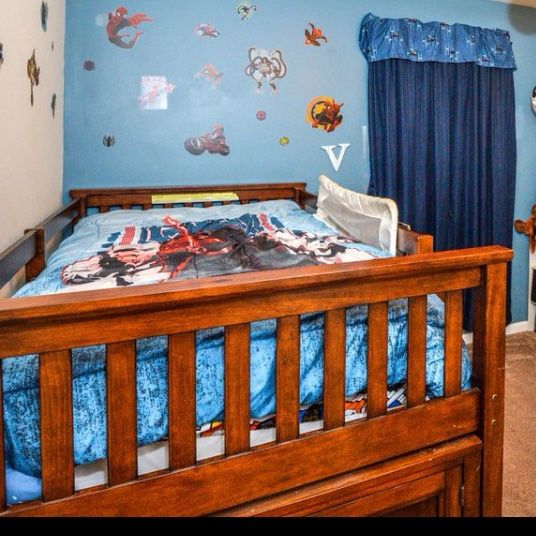 Reduced again! Nice Kids space saving twin loft bed, Desk+Dressers-solid Oak