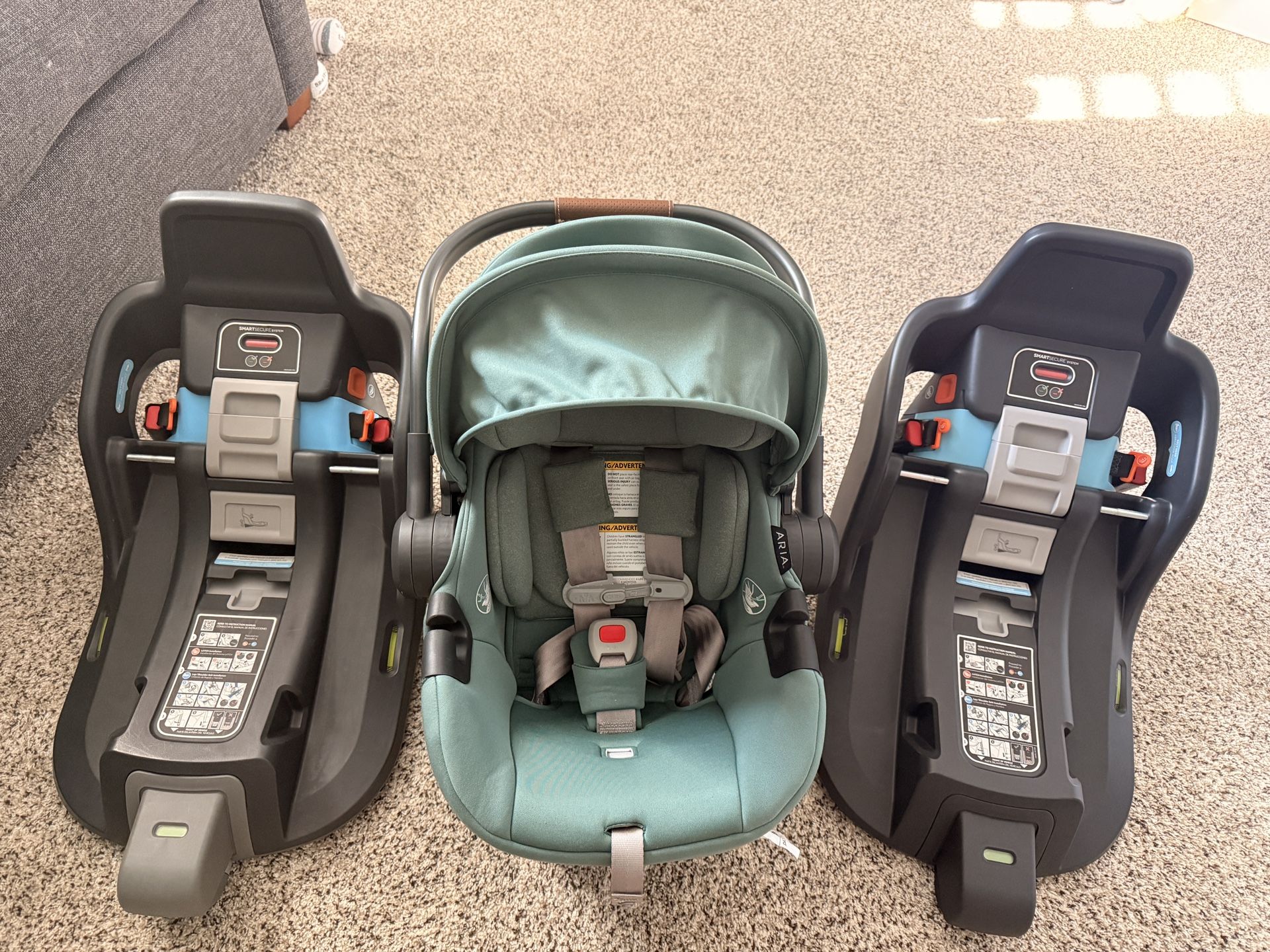 Car seat : UPPAbaby Aria (Gently Used) + Two Bases