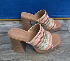 indigo rd. Womens Sandels SIZE 6M