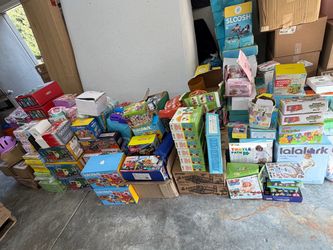 Toys! Toys! Toys! 🔫🪀🧸