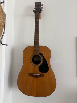 YAMAHA ACOUSTIC GUITAR