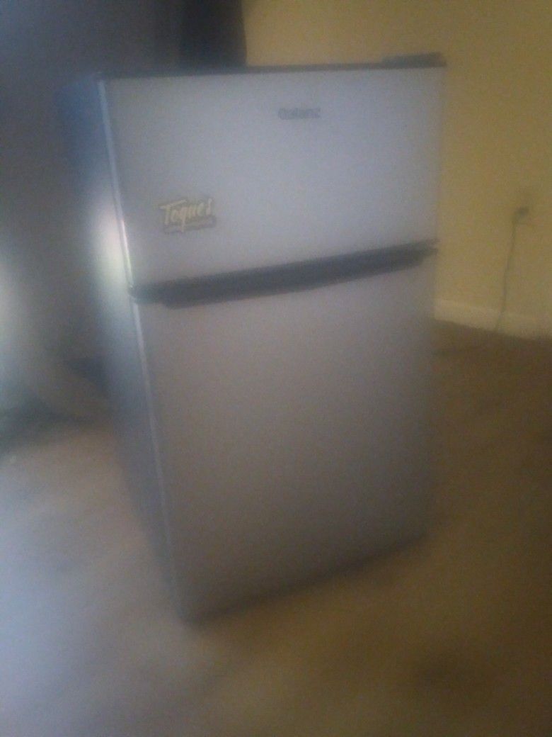 Minie Refrigerator