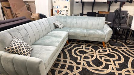 New 111x85 Mcm sectional couch / free delivery