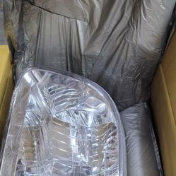 2001---2004 Toyota Sequoia/Toyota Tundra Left Driver Side Headlight