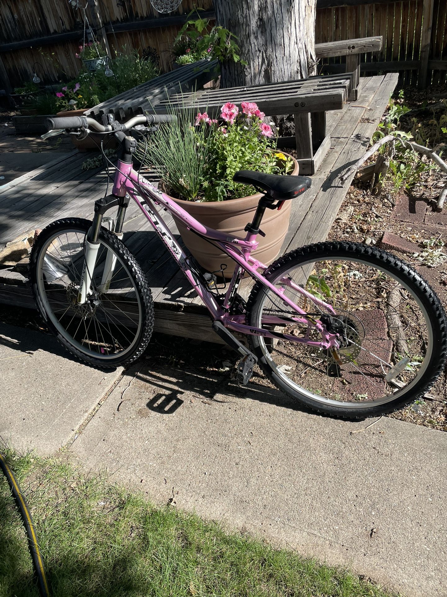 G T. Avalanche 3.0. Pink