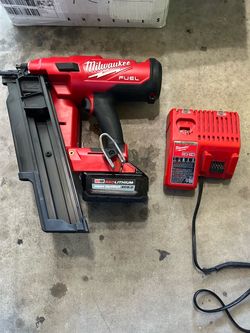 Milwaukee M18 FUEL Framing Nailer with Battery and Charger