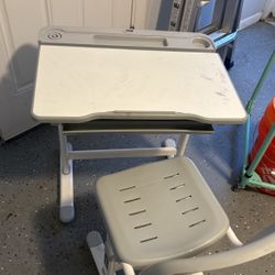 Children’s Desk With Chair