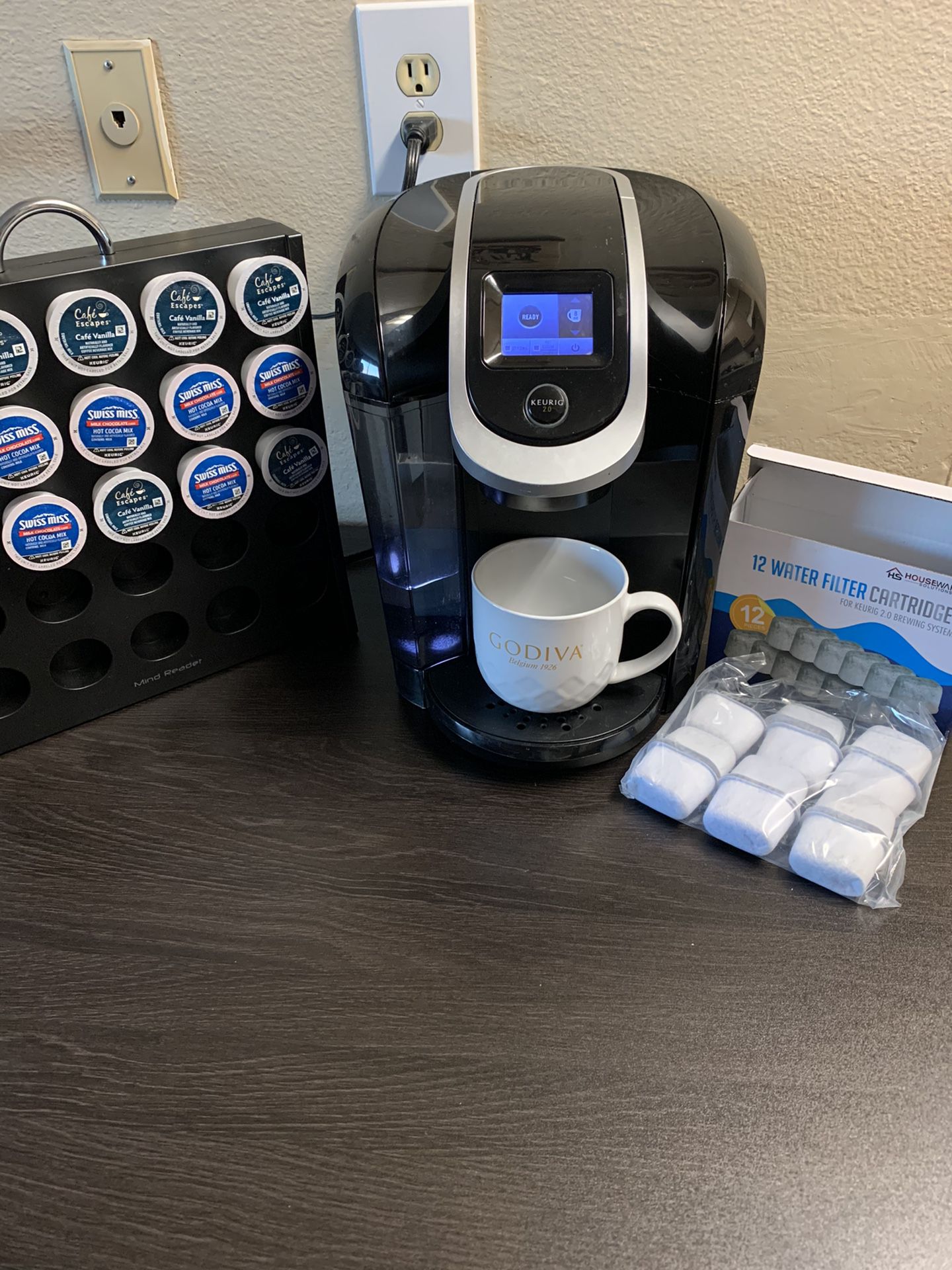 Keurig 2.0 With Filters And Double Sided Cup Holder