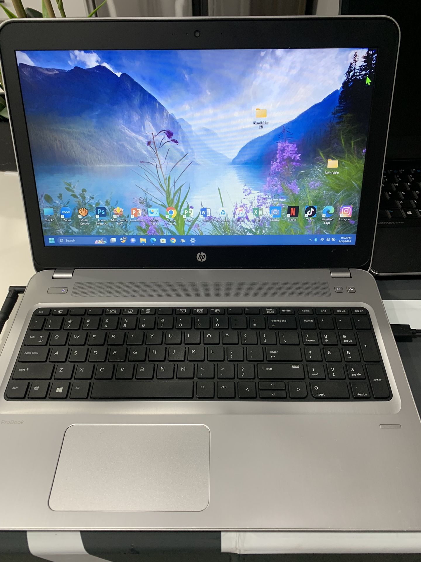 i5…i5…HP PROBOOK .  7 GENERATION  PHOTOSHOP and MICROSOFT build On  07/12/2019….128.0 GB SSD  ( Capacity  ) ..8.0 GB RAM . READY FOR CLASSES   