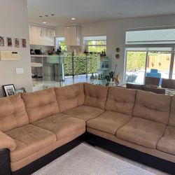 Brown Sectional Couch + Pullout Bed (Queen Size)