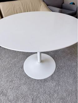 Modern Round White Dining Table – Minimalist Tulip Style