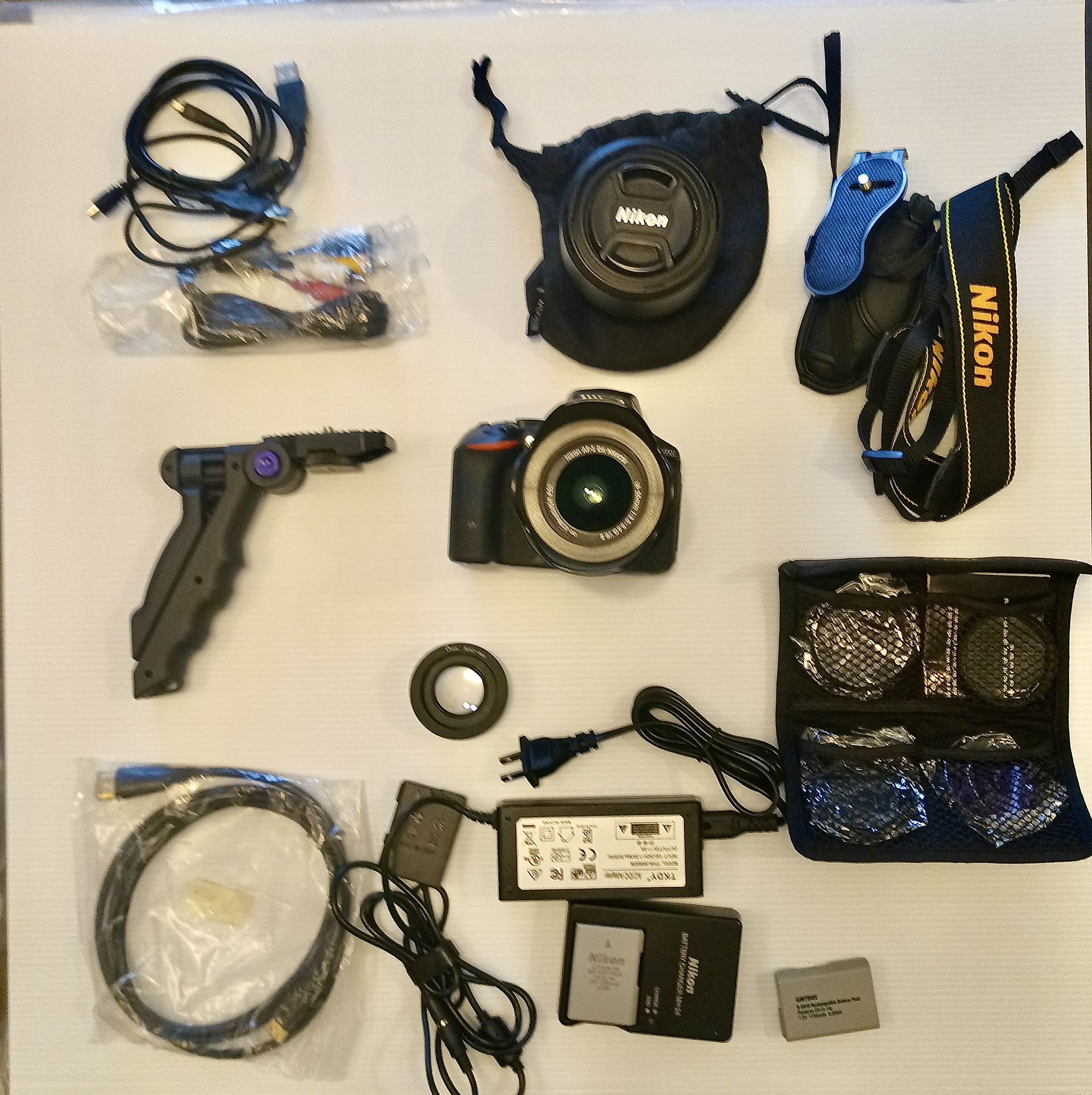 NIKON D5500 Full Kit 50mm lens, extra batteries and Lowepro