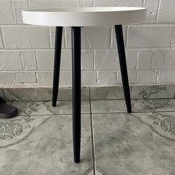 Small white coffee/side table