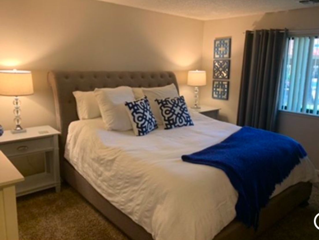 Upholstered king bed Grey