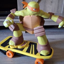 TMNT Mikey Skating Michelangelo Skateboard Figure Nickelodeon