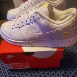Womens Nike Dunk Low Valentines 💝 Day New Size 8.5