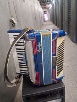Vendo este acordeón italiana