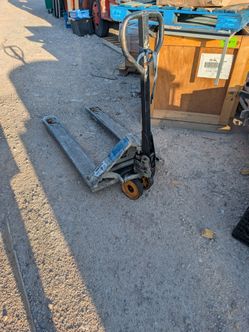 $100 working used crown brand pallet jack