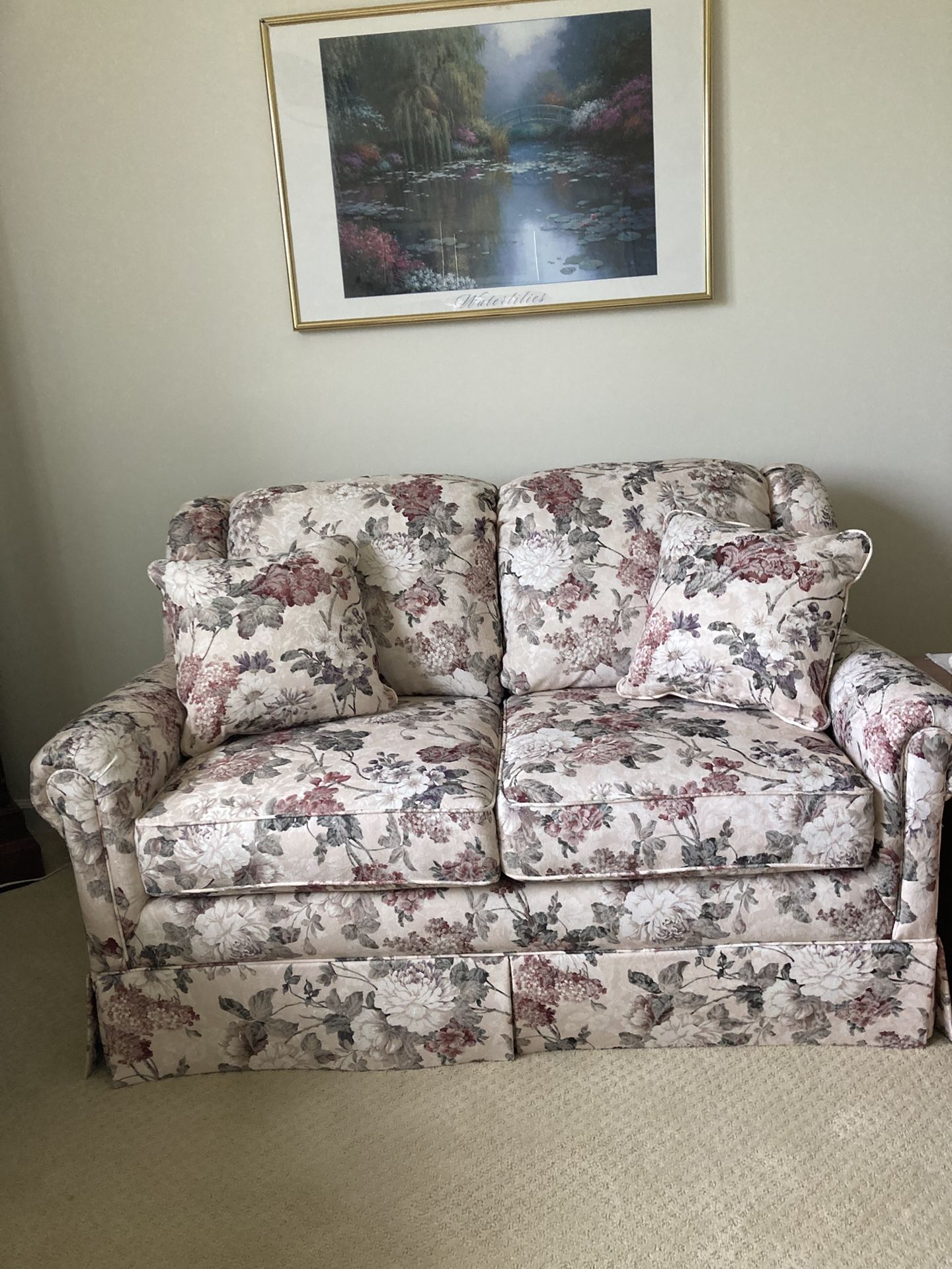Sheffield II Loveseat W/Pillows